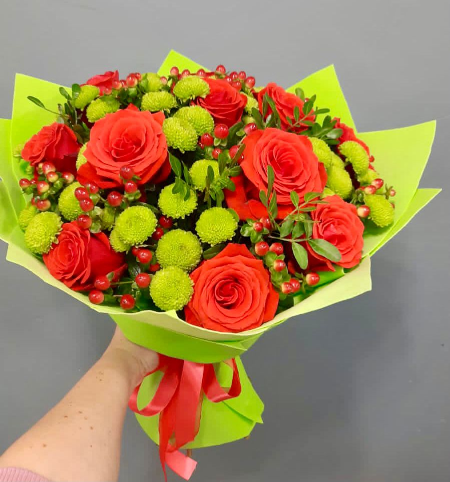 Букет цветов из: Хризантемы и Розы в Троицкой Краснодарского края