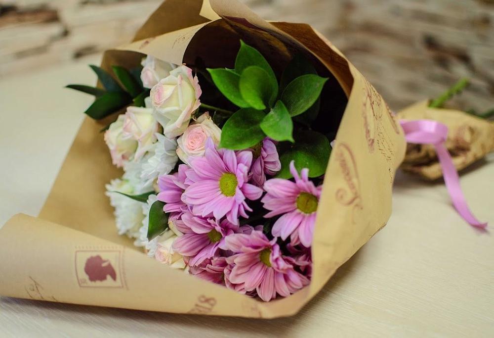 Букет цветов из: Розы и Хризантемы в Троицкой Краснодарского края