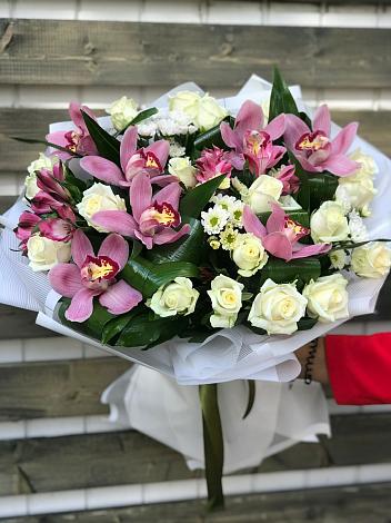Букет цветов из: Розы и Хризантемы в Троицкой Краснодарского края