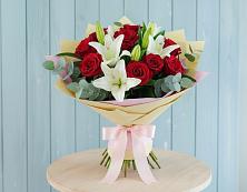 Букет цветов из:  Лилии и Розы в Троицкой Краснодарского края