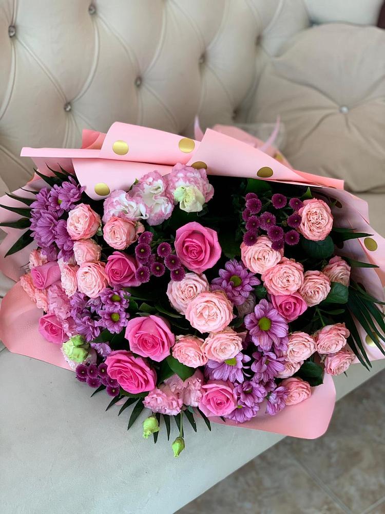 Букет цветов из: Хризантемы, Розы и Лизиантусы в Троицкой Краснодарского края