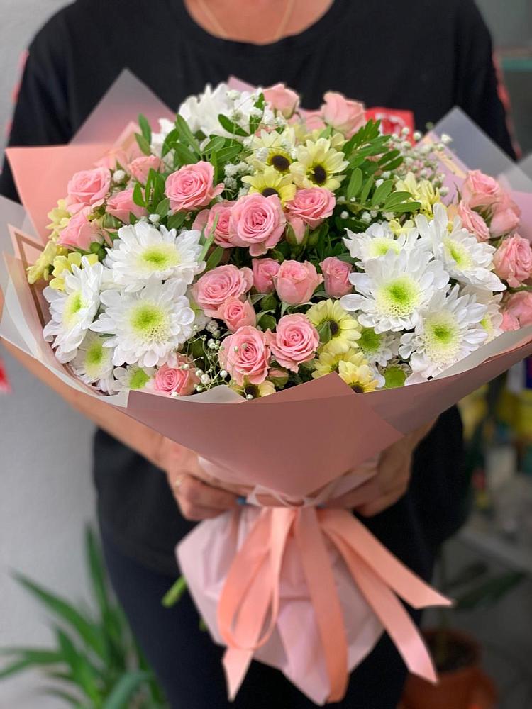 Букет цветов из: Розы и Хризантемы в Троицкой Краснодарского края