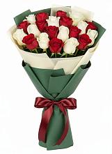 Букет Микс из красных и белых роз в Троицкой Краснодарского края