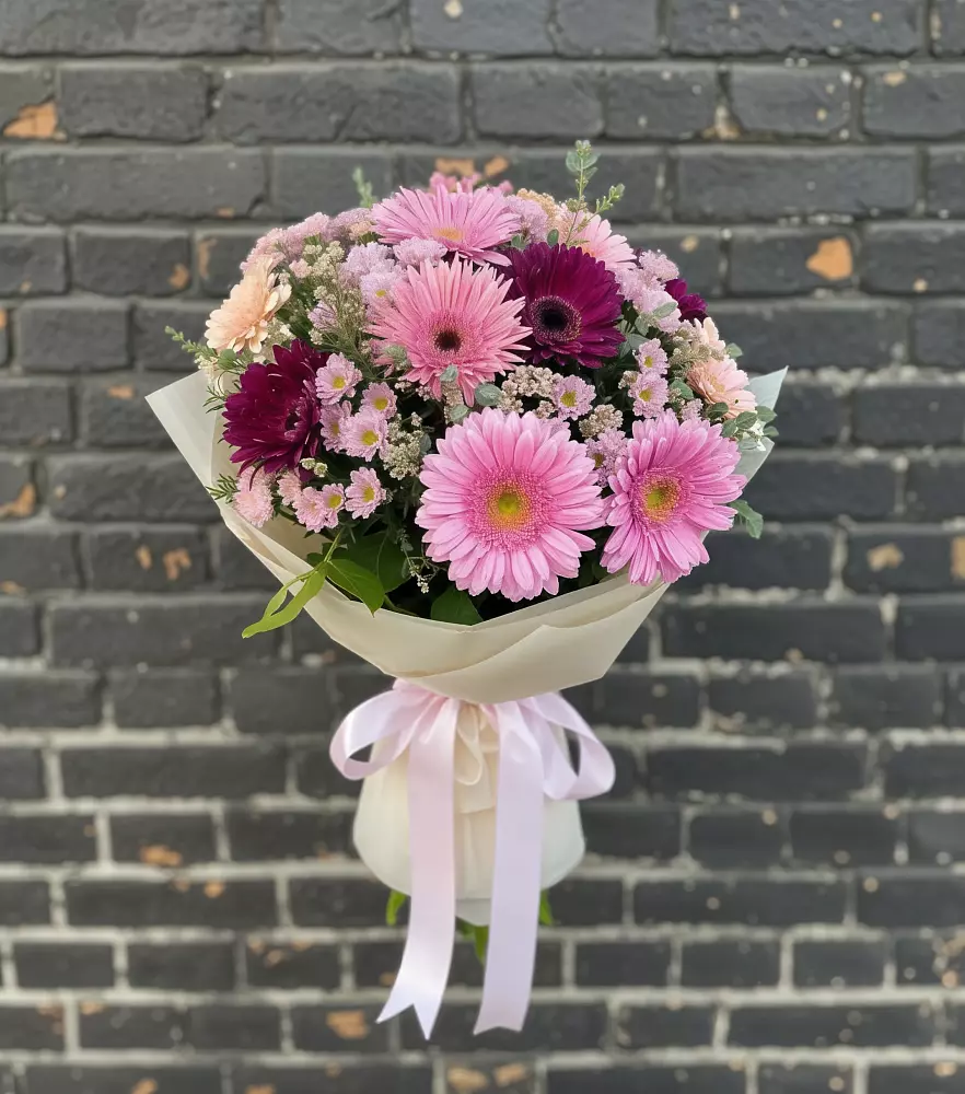 Букет цветов из: Герберы и Хризантемы в Троицкой Краснодарского края
