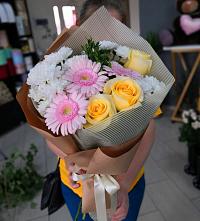 Букет цветов из:  Герберы, Розы и Хризантемы в Троицкой Краснодарского края