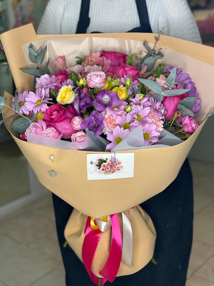 Букет цветов из: Хризантемы, Гвоздики и Альстромерии в Троицкой Краснодарского края