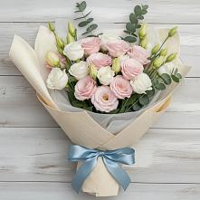 Букет цветов из:  Лизиантусы в Троицкой Краснодарского края