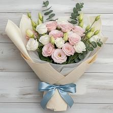 Букет цветов из:  Лизиантусы в Троицкой Краснодарского края