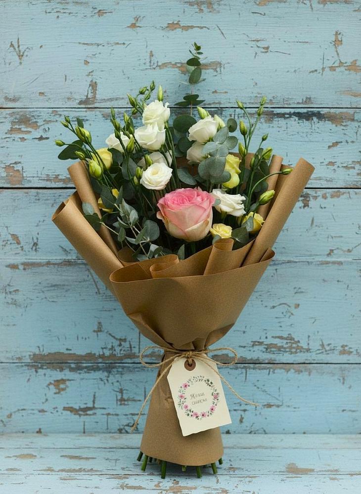 Букет цветов из: Розы и Лизиантусы в Троицкой Краснодарского края