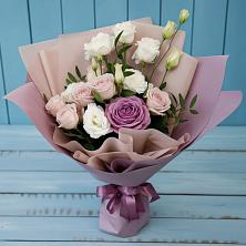 Букет цветов из:  Розы и Лизиантусы в Троицкой Краснодарского края