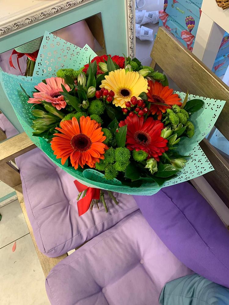 Букет цветов из: Герберы, Хризантемы и Альстромерии в Троицкой Краснодарского края