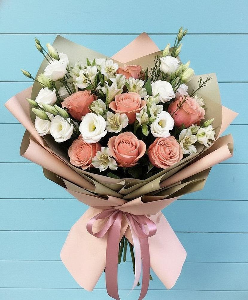 Букет цветов из: Розы, Альстромерии и Лизиантусы в Троицкой Краснодарского края