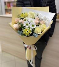 Букет цветов из:  Альстромерии, Розы и Хризантемы в Троицкой Краснодарского края