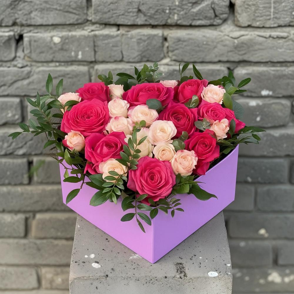 Цветочная композиция из Розы в коробке в Троицкой Краснодарского края