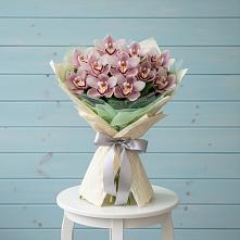 Букет цветов из:  Орхидеи и Розы в Троицкой Краснодарского края
