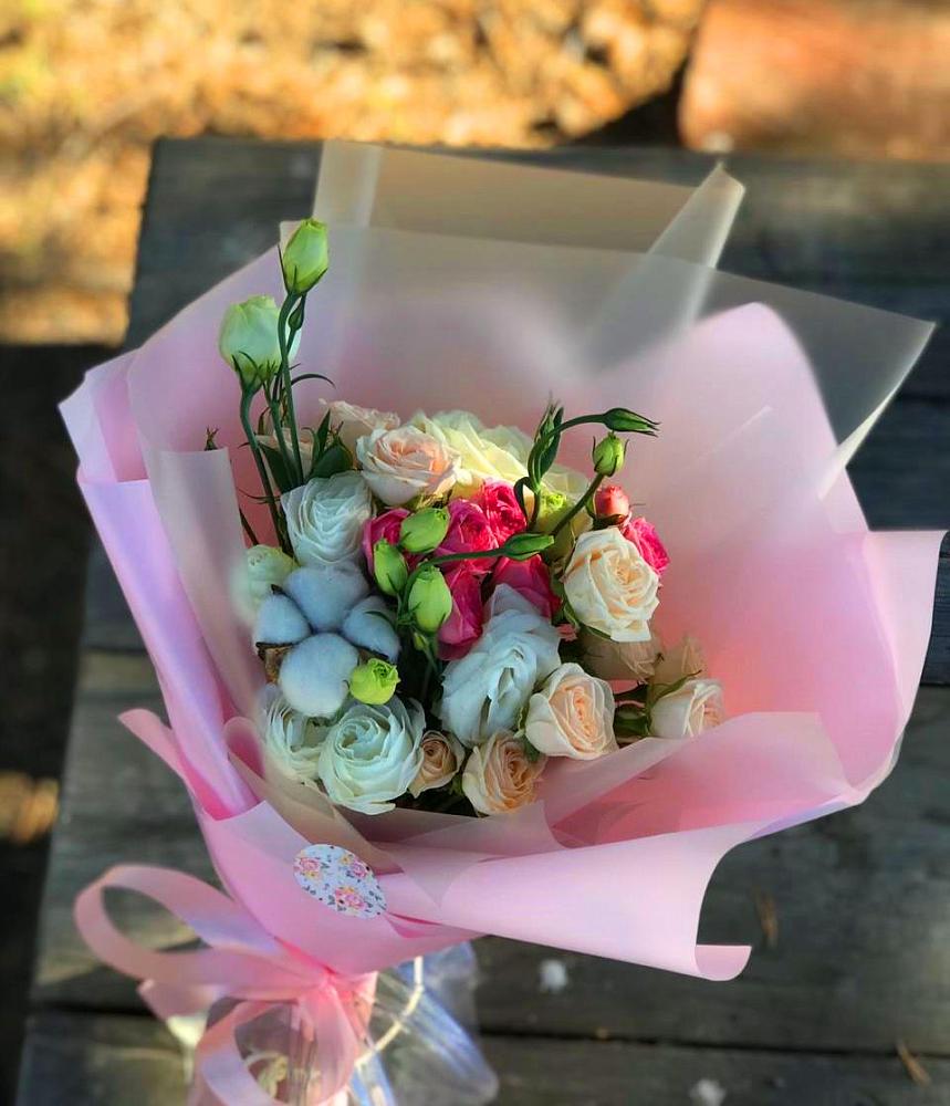 Букет цветов из: Розы и Лизиантусы в Троицкой Краснодарского края