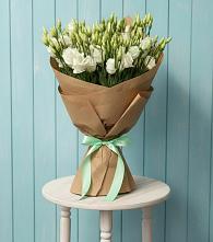 Букет цветов из:  Лизиантусы в Троицкой Краснодарского края