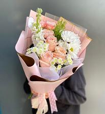 Букет цветов из:  Хризантемы и Розы в Троицкой Краснодарского края