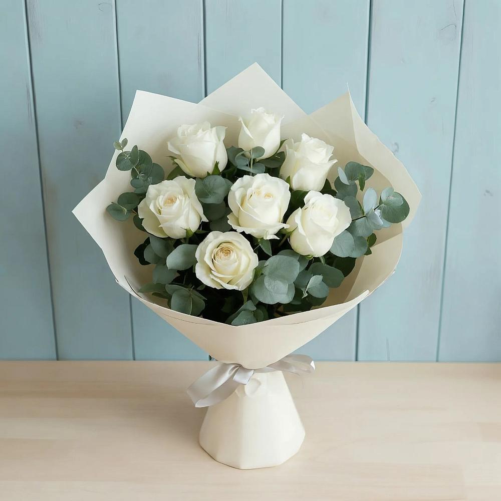 Букет Белые розы в Эвкалипте в Троицкой Краснодарского края