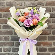 Букет цветов из:  Лизиантусы и Розы в Троицкой Краснодарского края