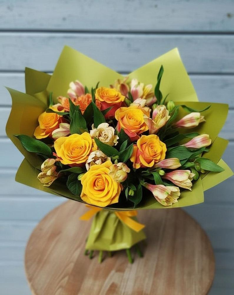 Букет цветов из: Альстромерии и Розы в Троицкой Краснодарского края