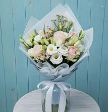 Букет цветов из:  Розы и Лизиантусы в Троицкой Краснодарского края