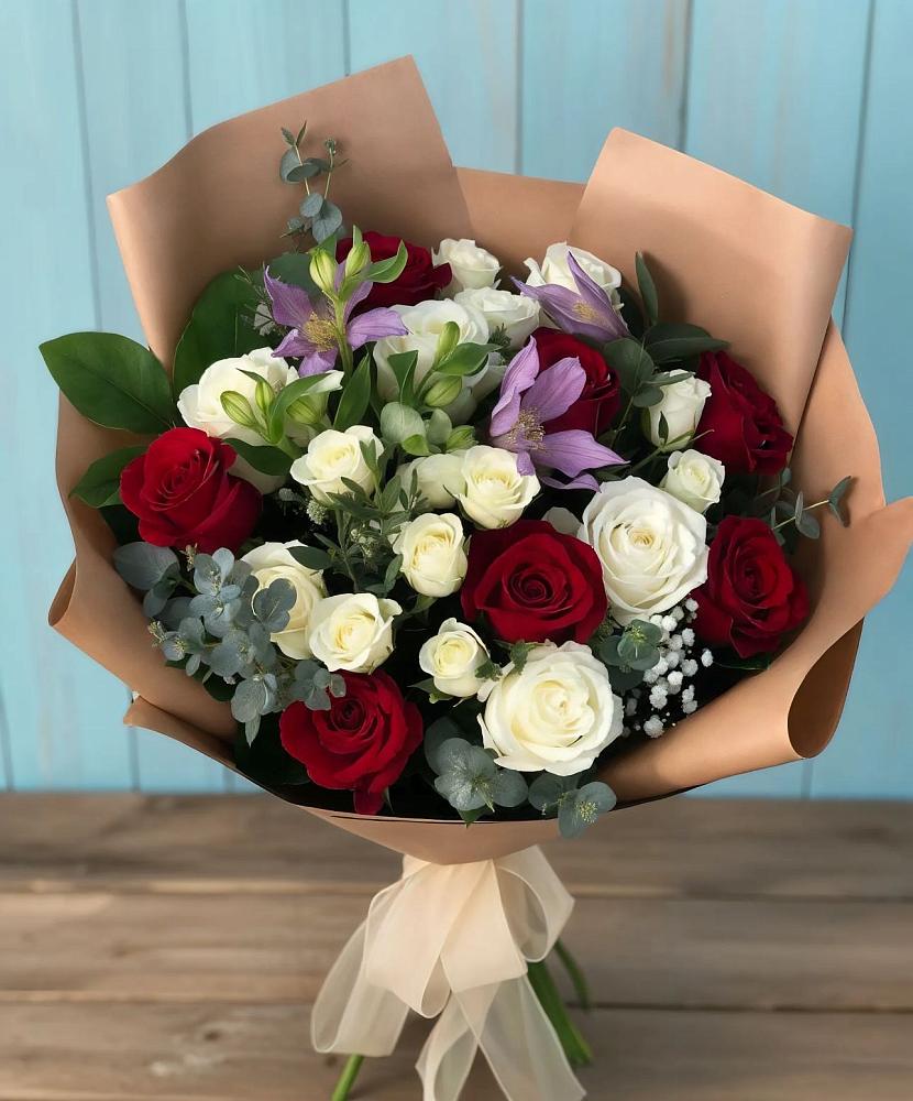 Букет цветов из: Розы и Альстромерии в Троицкой Краснодарского края