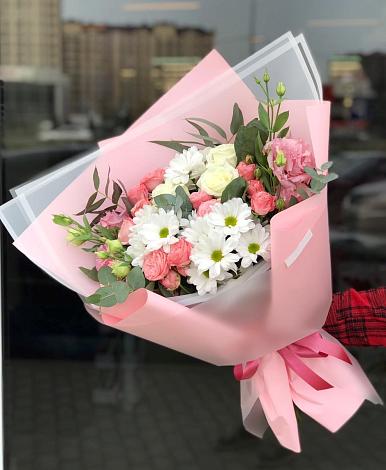 Букет цветов из: Розы, Лизиантусы и Хризантемы в Троицкой Краснодарского края