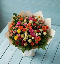 Букет Микс из разноцветных кустовых роз в Троицкой Краснодарского края