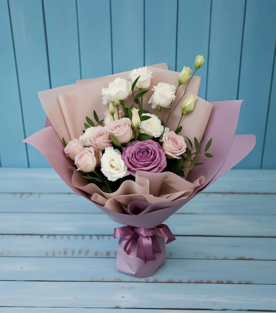 Букет цветов из: Розы и Лизиантусы в Троицкой Краснодарского края